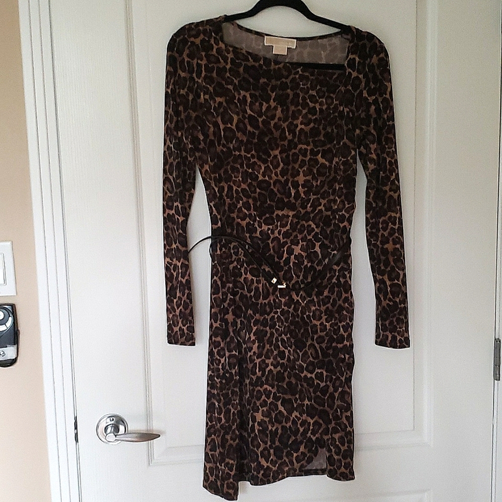 Very flattering MK dress